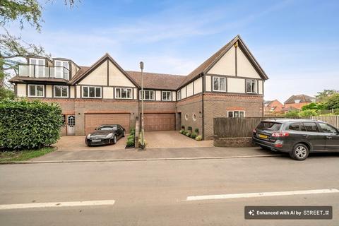 The Grove, Caterham CR3