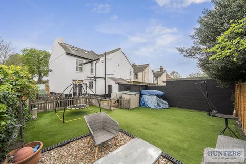 Miskin Road, Dartford * PRICE RANGE £450,000 - £475,000 *
