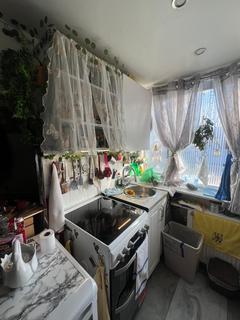 Studio to rent, Cavendish Avenue, London N3