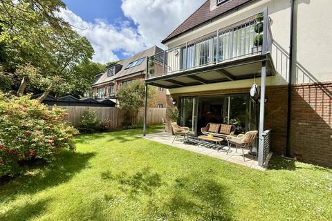2 bedroom ground floor flat for sale, Lymington Road, Christchurch BH23