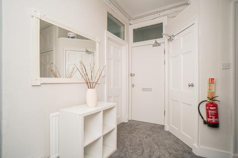 3 bedroom flat to rent, Gardner's Crescent, Fountainbridge EH3