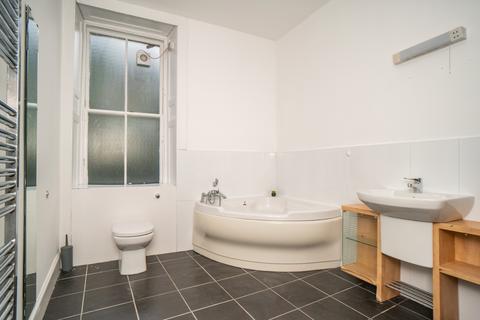 3 bedroom flat to rent, Gardner's Crescent, Fountainbridge EH3