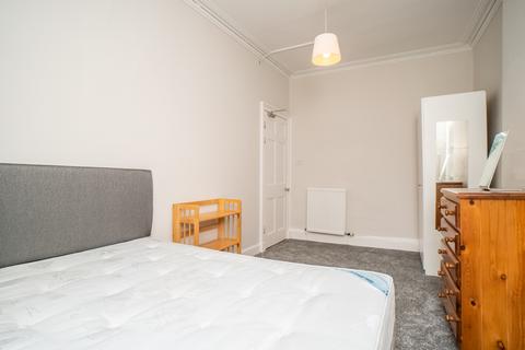 3 bedroom flat to rent, Gardner's Crescent, Fountainbridge EH3