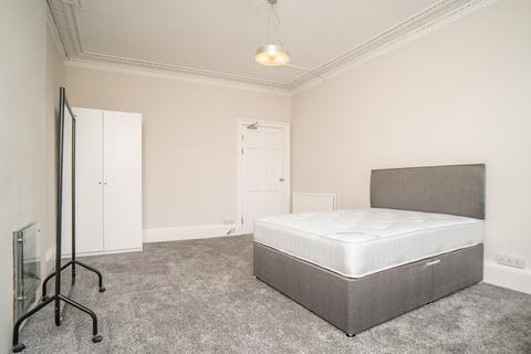 3 bedroom flat to rent, Gardner's Crescent, Fountainbridge EH3