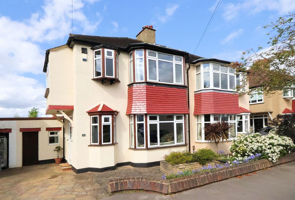 Detached house exterior, driveway