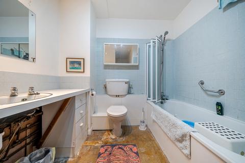 3 bedroom flat for sale, March Court, Warwick Drive, Putney, London, SW15