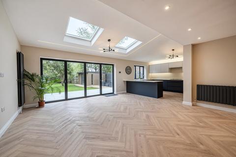 4 bedroom semi-detached house for sale, Wokingham Road, Bracknell, Berkshire