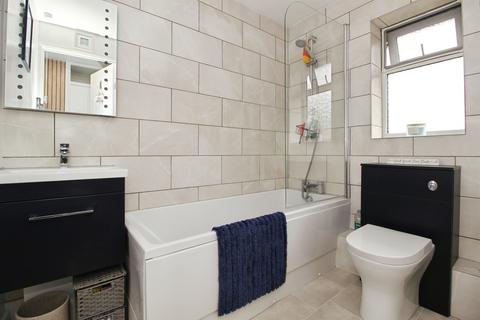 2 bedroom flat for sale, Town Street, Rodley, Leeds