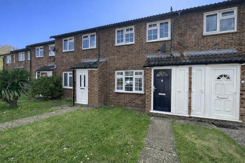 3 bedroom terraced house to rent, Scotland Farm Road, Aldershot GU12