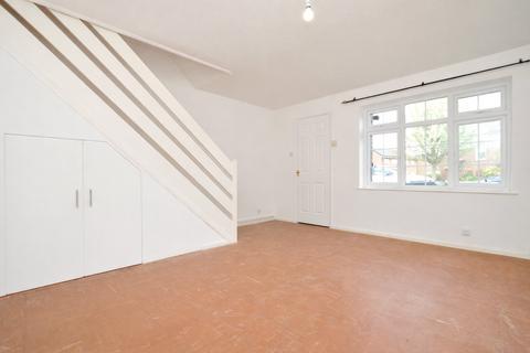 3 bedroom terraced house to rent, Scotland Farm Road, Aldershot GU12