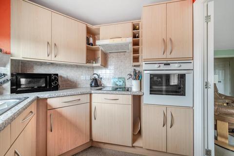 1 bedroom retirement property for sale, Benedict Court,  Newbury,  RG14