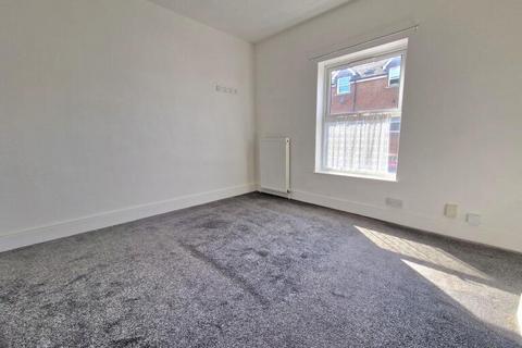 2 bedroom terraced house to rent, May Street, Luton, LU1