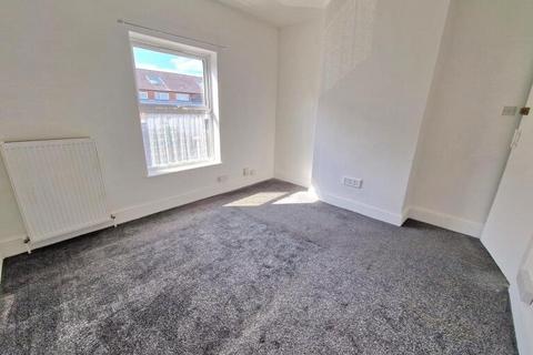 2 bedroom terraced house to rent, May Street, Luton, LU1