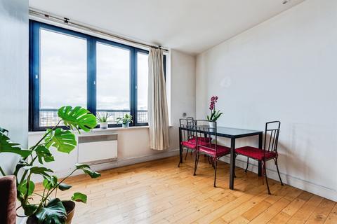 2 bedroom flat for sale, Farnsby Street, Swindon
