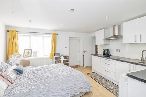 4 bedroom semi-detached house for sale, Ilkley Road, Watford