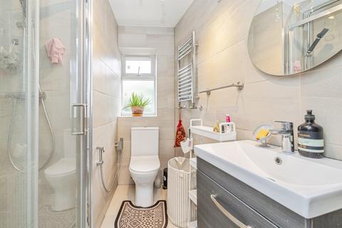 4 bedroom semi-detached house for sale, Ilkley Road, Watford