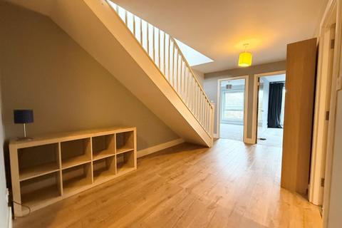 3 bedroom apartment to rent, Barrland Street, Glasgow, G41