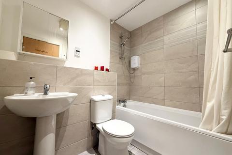 3 bedroom apartment to rent, Barrland Street, Glasgow, G41