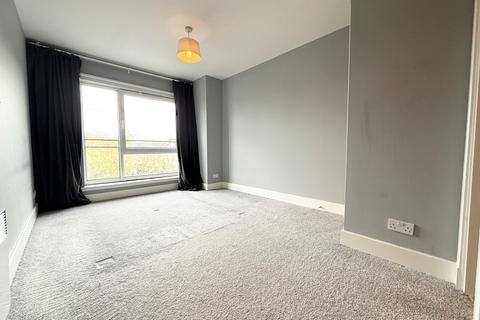 3 bedroom apartment to rent, Barrland Street, Glasgow, G41