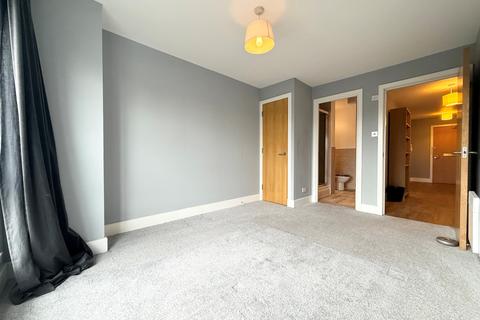 3 bedroom apartment to rent, Barrland Street, Glasgow, G41