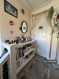 Studio to rent, Cavendish Avenue, London, N3
