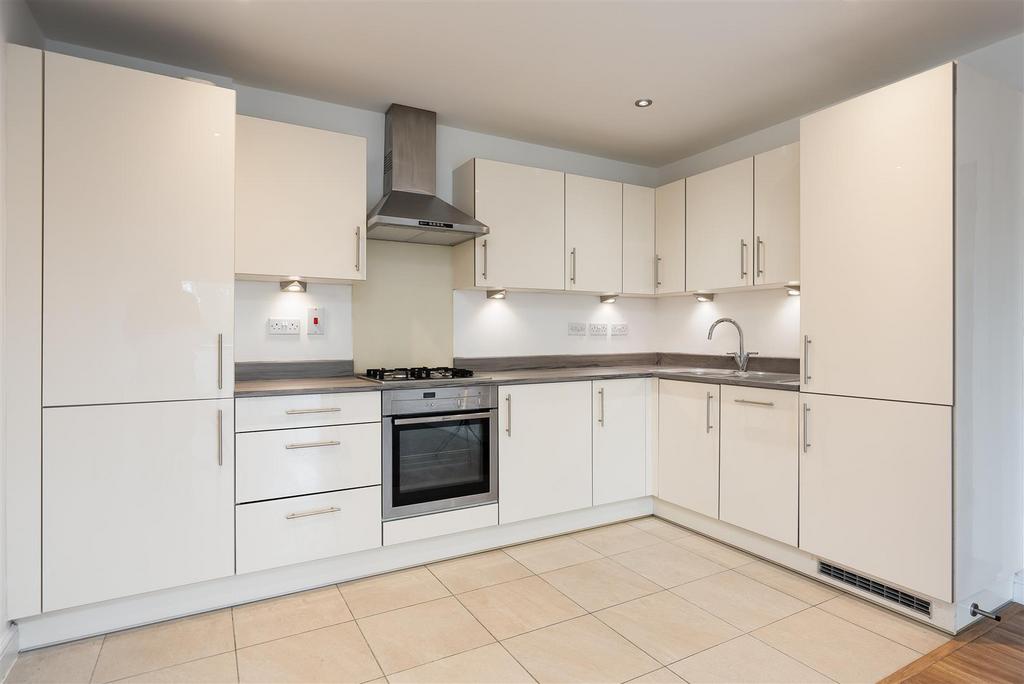 Apartment in West Drayton - View 3