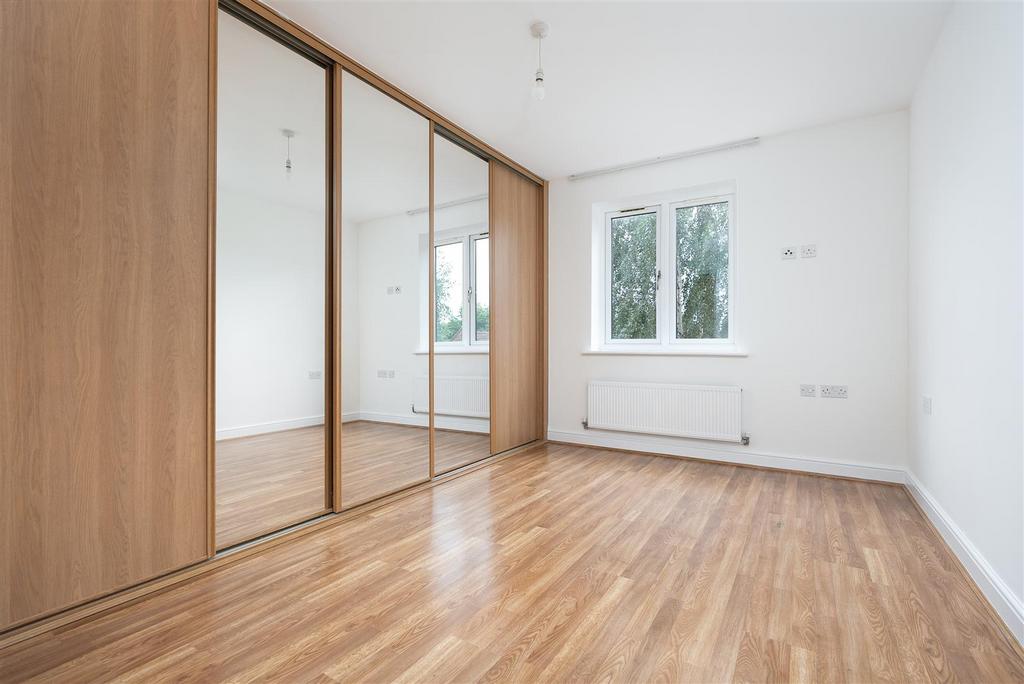 Apartment in West Drayton - View 5