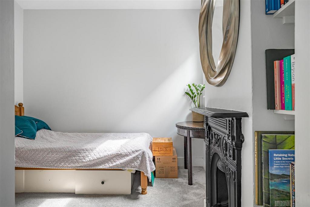 Bedroom, fireplace