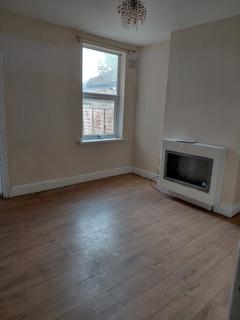 3 bedroom terraced house to rent, Butlin Road, Luton LU1