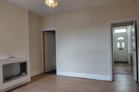 3 bedroom terraced house to rent, Butlin Road, Luton LU1