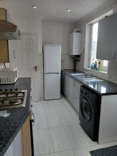 3 bedroom terraced house to rent, Butlin Road, Luton LU1