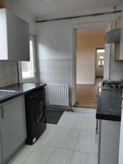 3 bedroom terraced house to rent, Butlin Road, Luton LU1