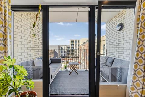 2 bedroom flat for sale, Eythorne Road, London