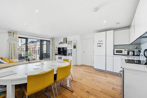 2 bedroom flat for sale, Eythorne Road, London