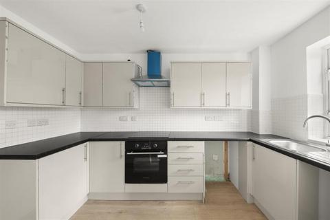2 bedroom flat for sale, Reid Close, Hayes