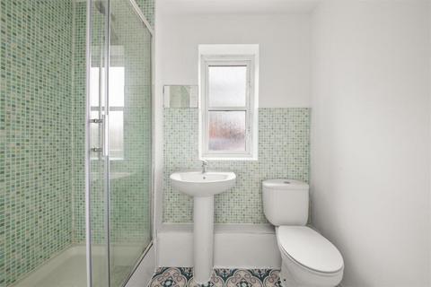 2 bedroom flat for sale, Reid Close, Hayes