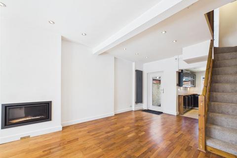 3 bedroom house to rent, Cross Street, Leamington Spa, CV32 4PX