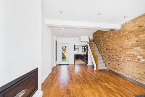 3 bedroom house to rent, Cross Street, Leamington Spa, CV32 4PX