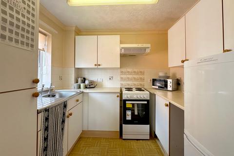 2 bedroom flat for sale, Pembroke Way, Oak Tree Court, B28