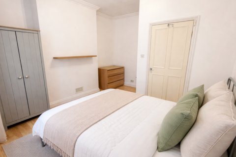 2 bedroom house to rent, 10 Abingdon Road