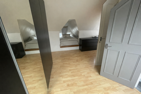 2 bedroom house to rent, 10 Abingdon Road