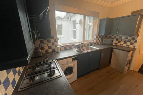 2 bedroom house to rent, 10 Abingdon Road