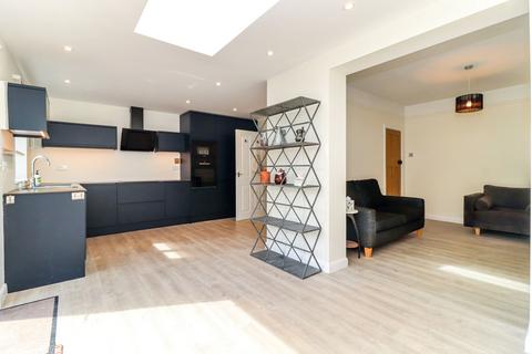 2 bedroom semi-detached house for sale, The Crescent, Watford, WD18
