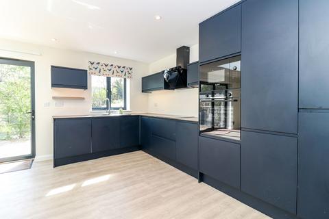 2 bedroom semi-detached house for sale, The Crescent, Watford, WD18