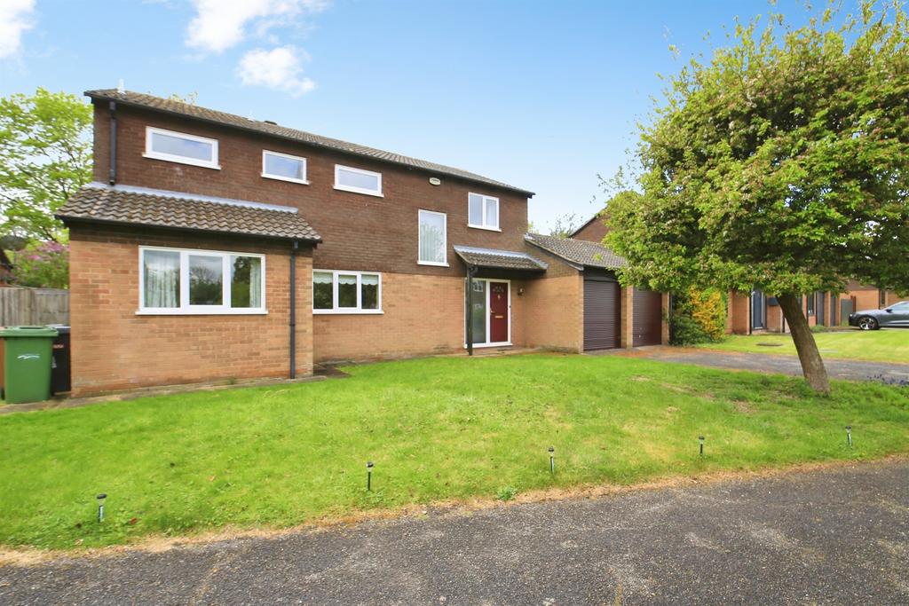 4 bedroom detached house for sale