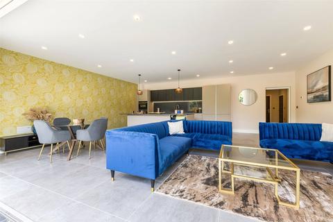 2 bedroom apartment for sale, Winscombe Court, Kingswood, Tadworth, Surrey, KT20