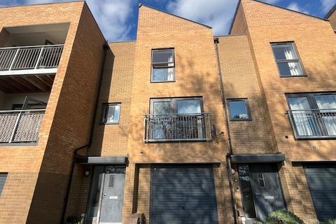 3 bedroom townhouse to rent, Mansfield Park Street, Southampton, SO18