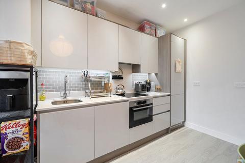 2 bedroom apartment for sale, Windsor Street, Uxbridge