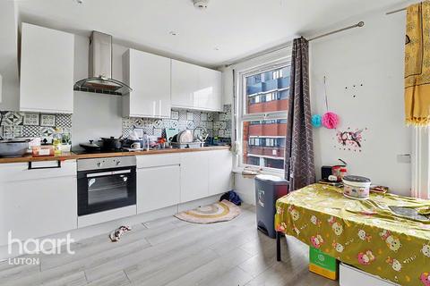2 bedroom flat for sale, Rothesay Road, Luton