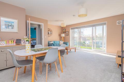 2 bedroom flat for sale, Beach Avenue, Birchington, Kent, CT7